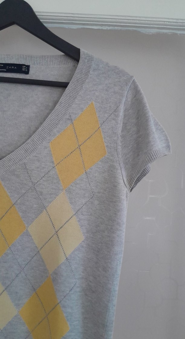 Gri V Yaka Kısa Kollu Triko Kazak - Görsel 2