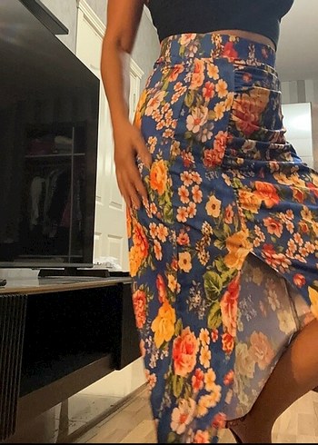 Çiçek Desenli Drapeli Midi Etek - Görsel 3