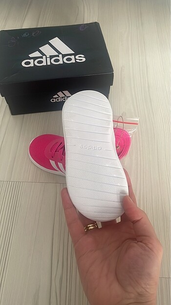 21 Beden Adidas sıfır ayakkabı