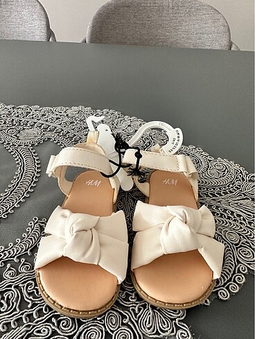 H&M bebek sandaleti