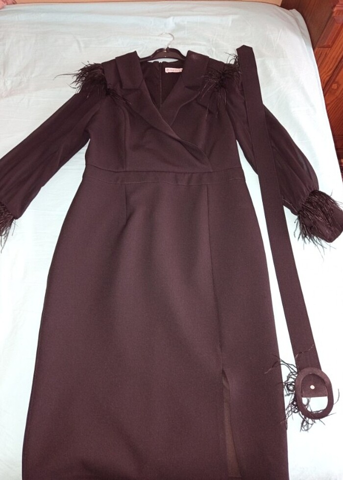 44 beden dalgıç kumaş tüy detaylı gece elbisesi - Görsel 3