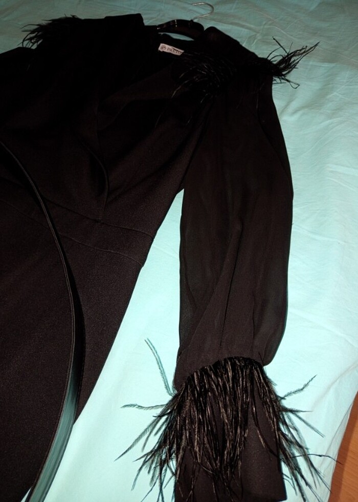 44 beden dalgıç kumaş tüy detaylı gece elbisesi - Görsel 4