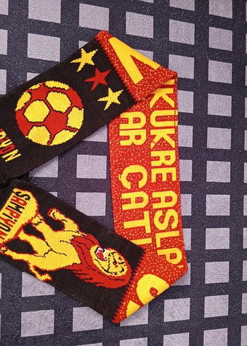 Beden 3 yıldızlı Galatasaray atkısı
