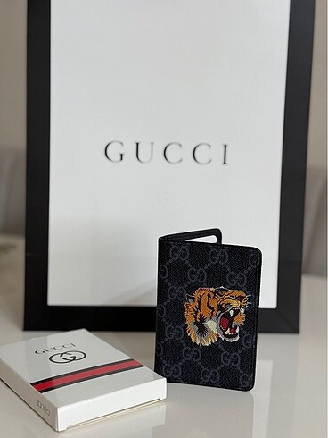 GUCCİ GERÇEK DERİ UNISEX KARTLIK?