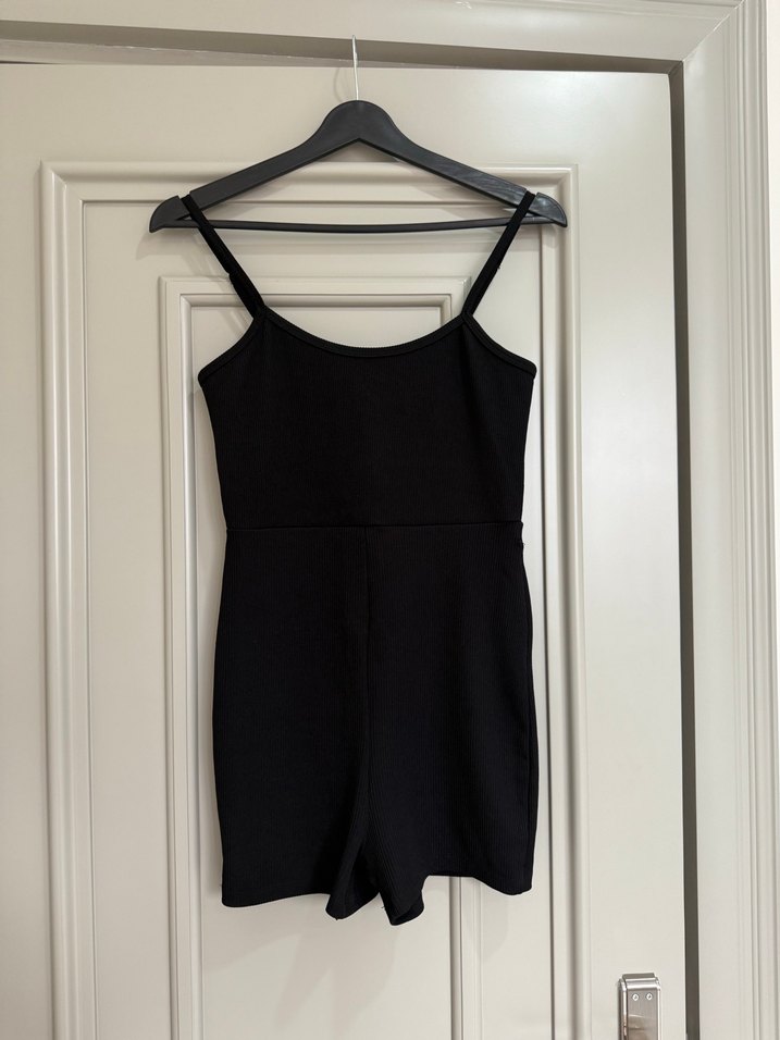 Kadın Siyah Mini Askılı Tulum - Görsel 2