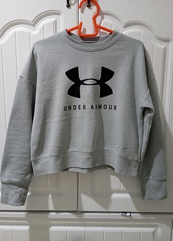 Under Armour sweatshirt