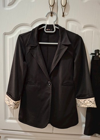 Altınyıldız Dantel Detaylı Siyah Mini Kadın Blazer