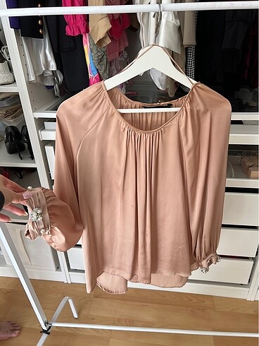 Zara saten kol işlemeli bluz