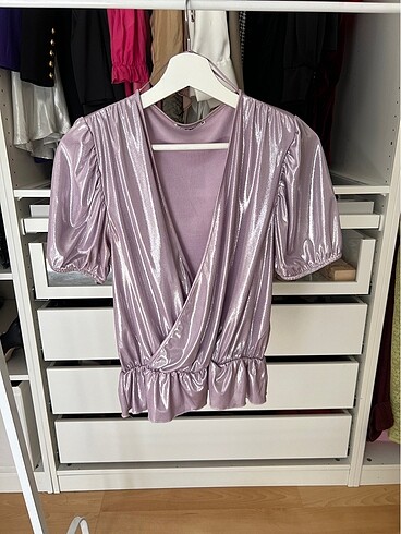 Zara parlak kumaşlı lila bluz