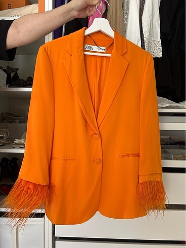zara saten tüylü blazer