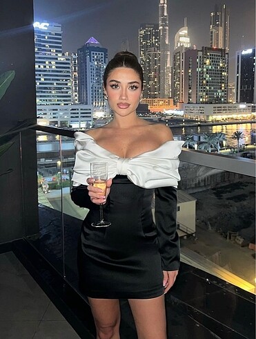 Gigii?s gece kısa elbisesi