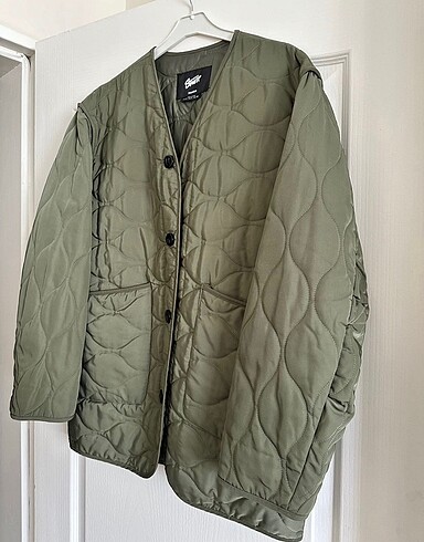 Pull and Bear Kapitone mont