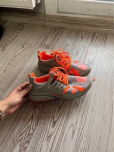 37 Beden Nike spor ayakkabı
