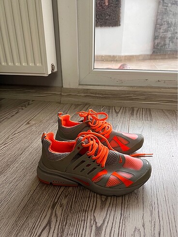 37 Beden çeşitli Renk Nike spor ayakkabı