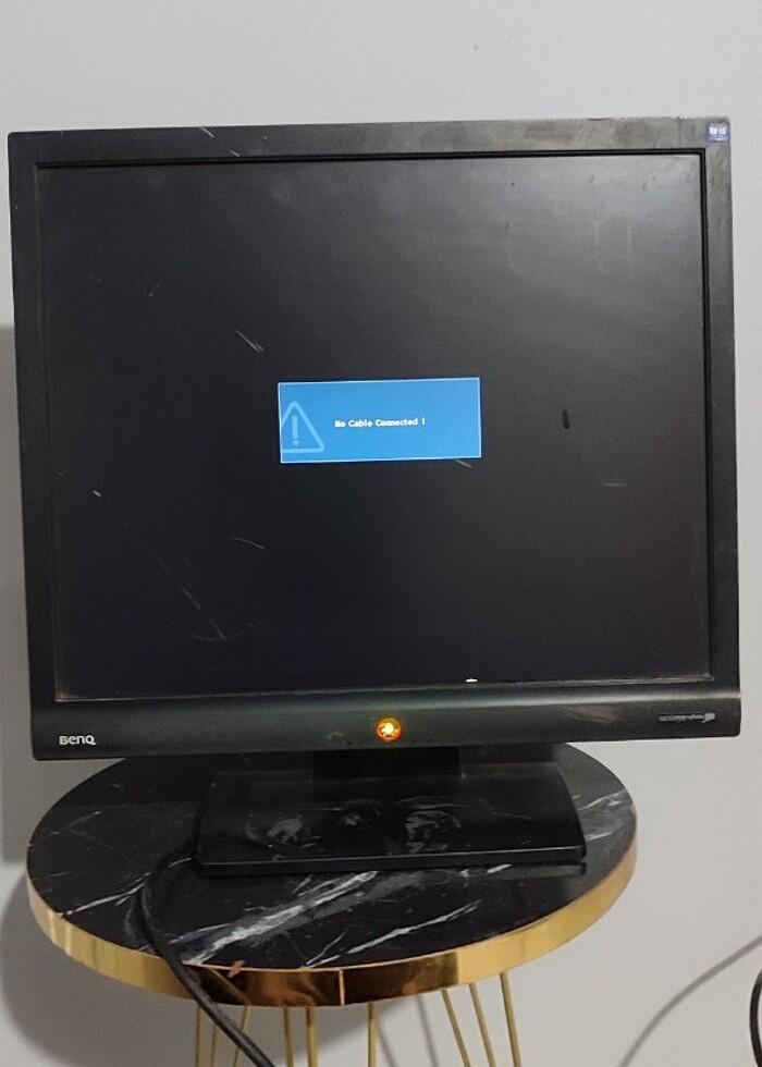 Benq marka monitör çalışır durumda  - Görsel 2