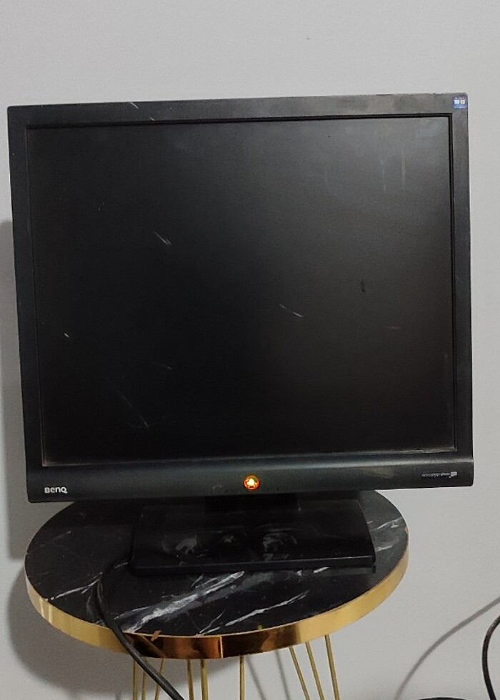 Benq marka monitör çalışır durumda  - Görsel 4