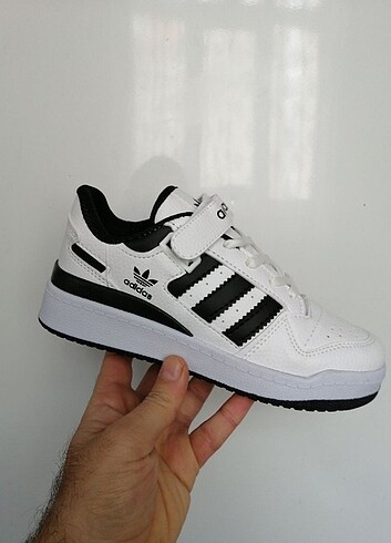 Adidas forum low beyaz siyah çizgili numaralar mevcuttur Adidas 