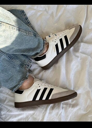 39 Beden beyaz Renk Samba beyaza siyah #Adidas #samba 