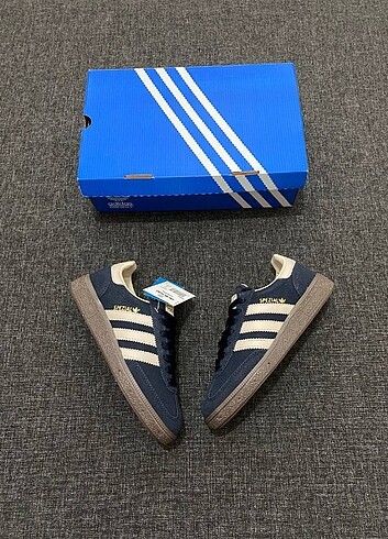 36 Beden lacivert Renk Adidas Spezial Lacivert Beyaz 36/40 arası tüm numaralar mevcutt