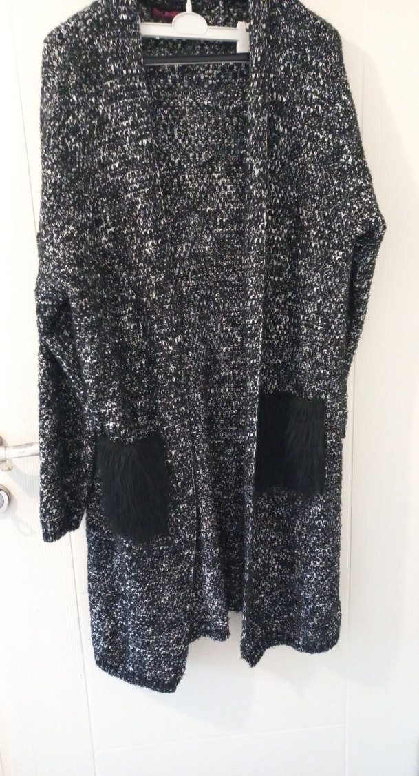 Beyaz Çiçek Baskılı Hamile Tişörtü - Görsel 3