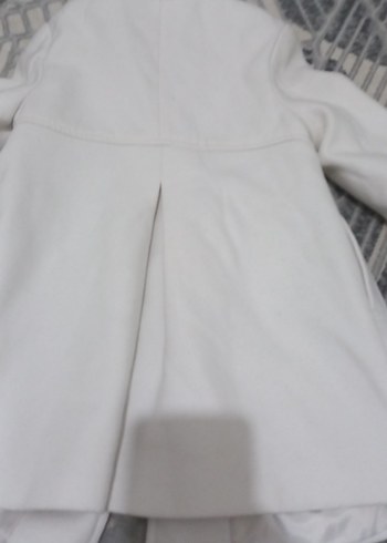 Kız Çocuk Beyaz Düğmeli Kaban - Görsel 5