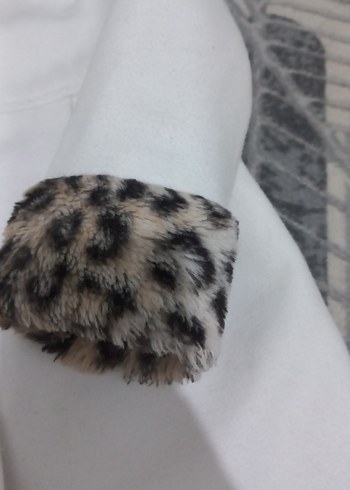 Kız Çocuk Beyaz Düğmeli Kaban - Görsel 4