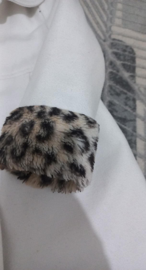 Kız Çocuk Beyaz Düğmeli Kaban - Görsel 4