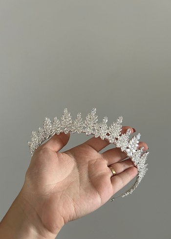 Taş İşlemeli Beyaz Taç