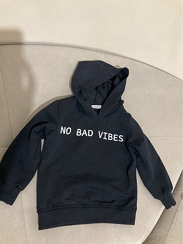 Siyah kapüşonlu sweat