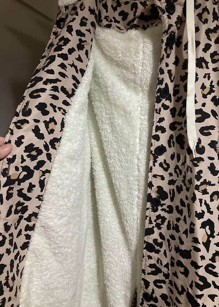 Leopar desen kapşonlu içi kürklü mont - Görsel 2