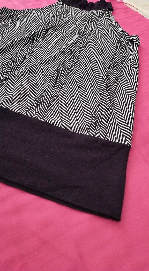 Zebra Desenli  sıfır kollu bayan bluz - Görsel 2