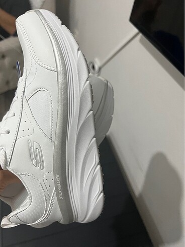 37 Beden Skechers spor ayakkabı