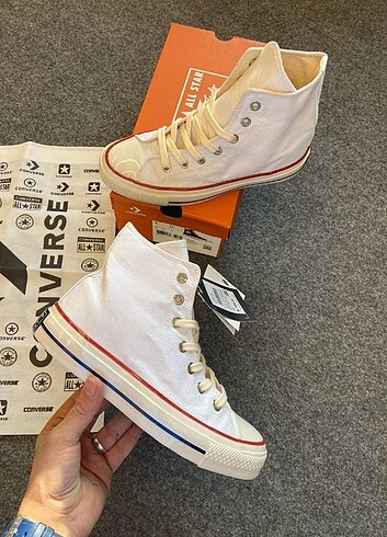 Beyaz Converse 
