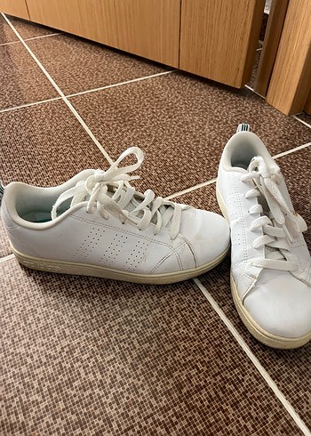 37 Beden Beyaz Bağcıklı Minimalist Kadın Spor Ayakkabı