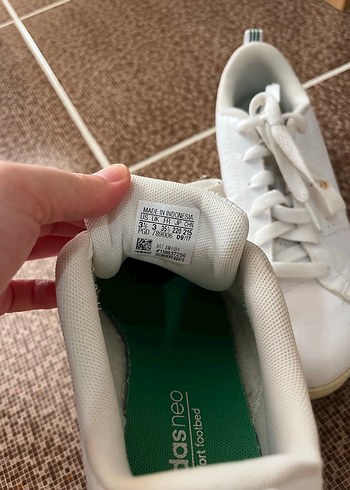 Adidas Beyaz Bağcıklı Minimalist Kadın Spor Ayakkabı
