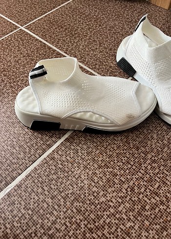 37 Beden Kadın Beyaz Örgü Dolgu Topuklu Sandalet