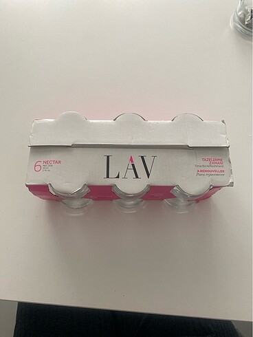 Lav kahve yanı su bardağı