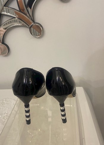 Siyah Parlak Stiletto Yılan Desenli Kadın Topuklu - Görsel 4