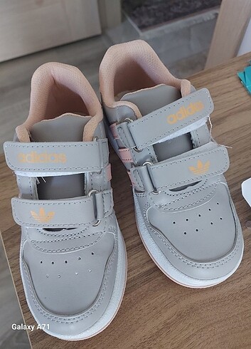 29 Beden Adidas çocuk ayakkabısı