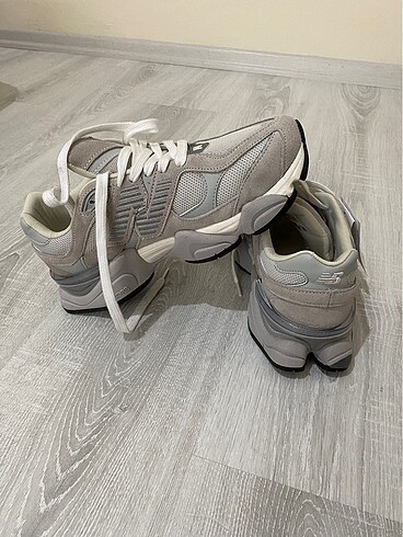 42 Beden beyaz Renk New balance 9060 orjinal