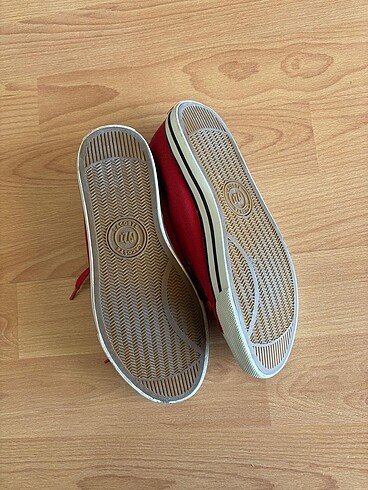 39 Beden kırmızı Renk Lacoste Ayakkabı
