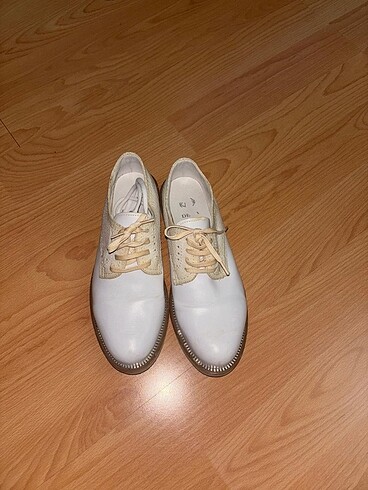 Desa Beyaz Ayakkabı