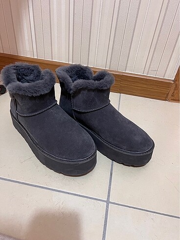 Oysho bot ugg model deri