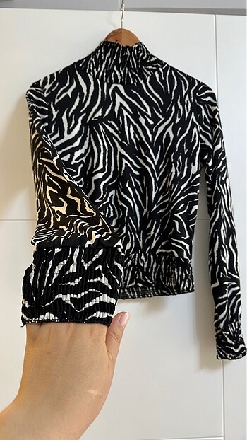 Diğer Zebra siyah desenli boğazı gipeli bluz