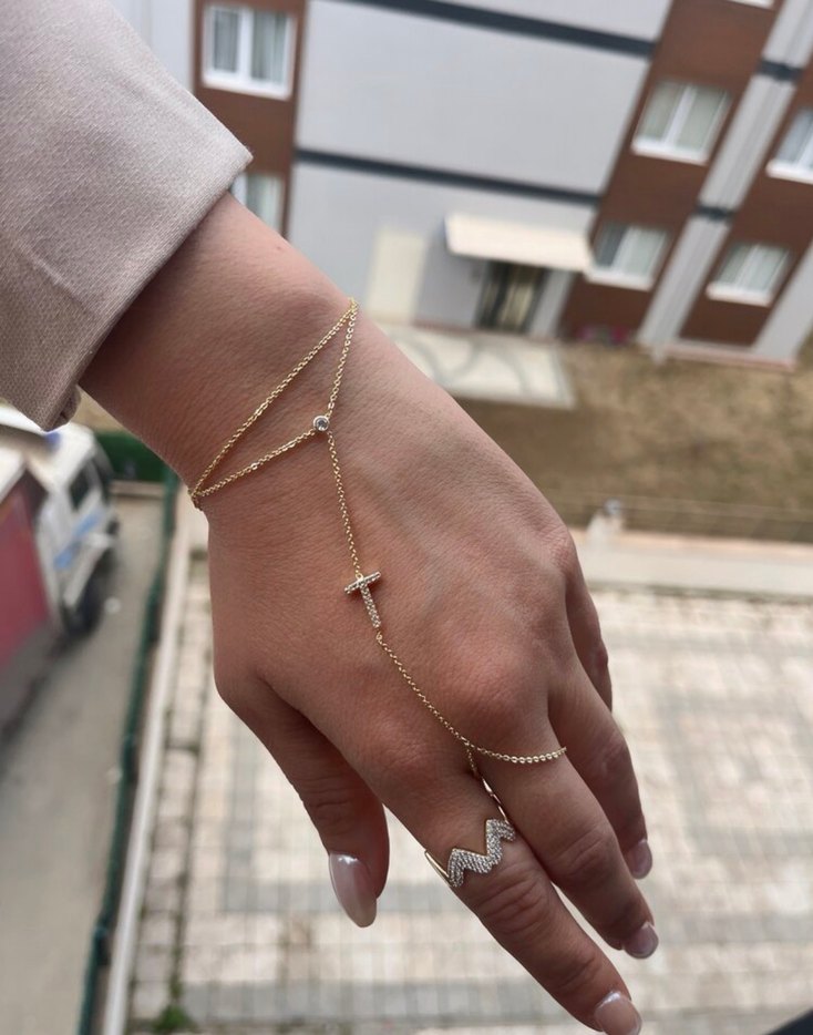 Uzun Zincir Detaylı Altın Renk harf şahmeran - Görsel 2