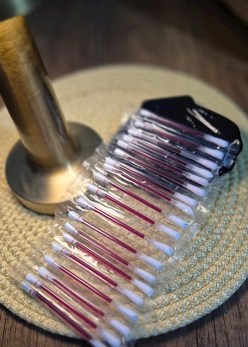 Kırmızı Renkli Pamuklu Uçlu Dudak Parlatıcısı - Görsel 2