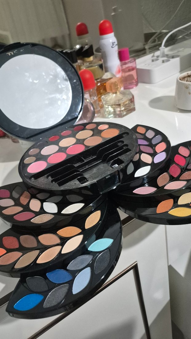 makyaj paletini belçikadan gelme orijinal ürün - Görsel 2