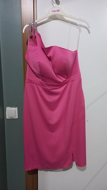Kısa pembe abiye