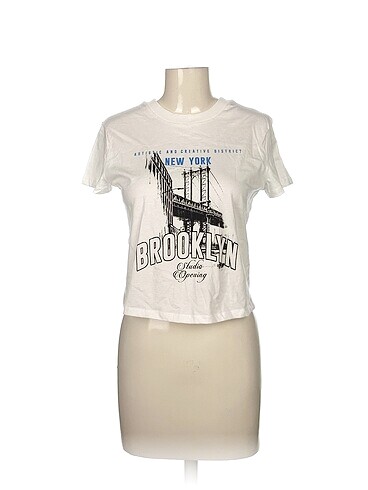 Bershka T-shirt %70 İndirimli.