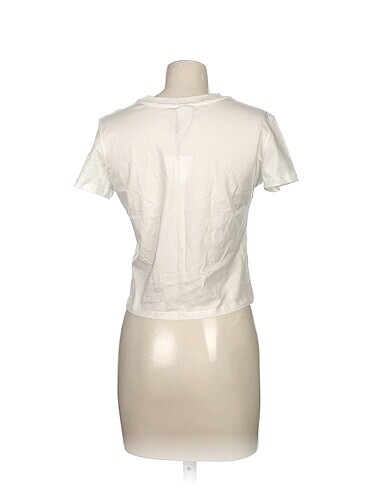 m Beden Bershka T-shirt %70 İndirimli.